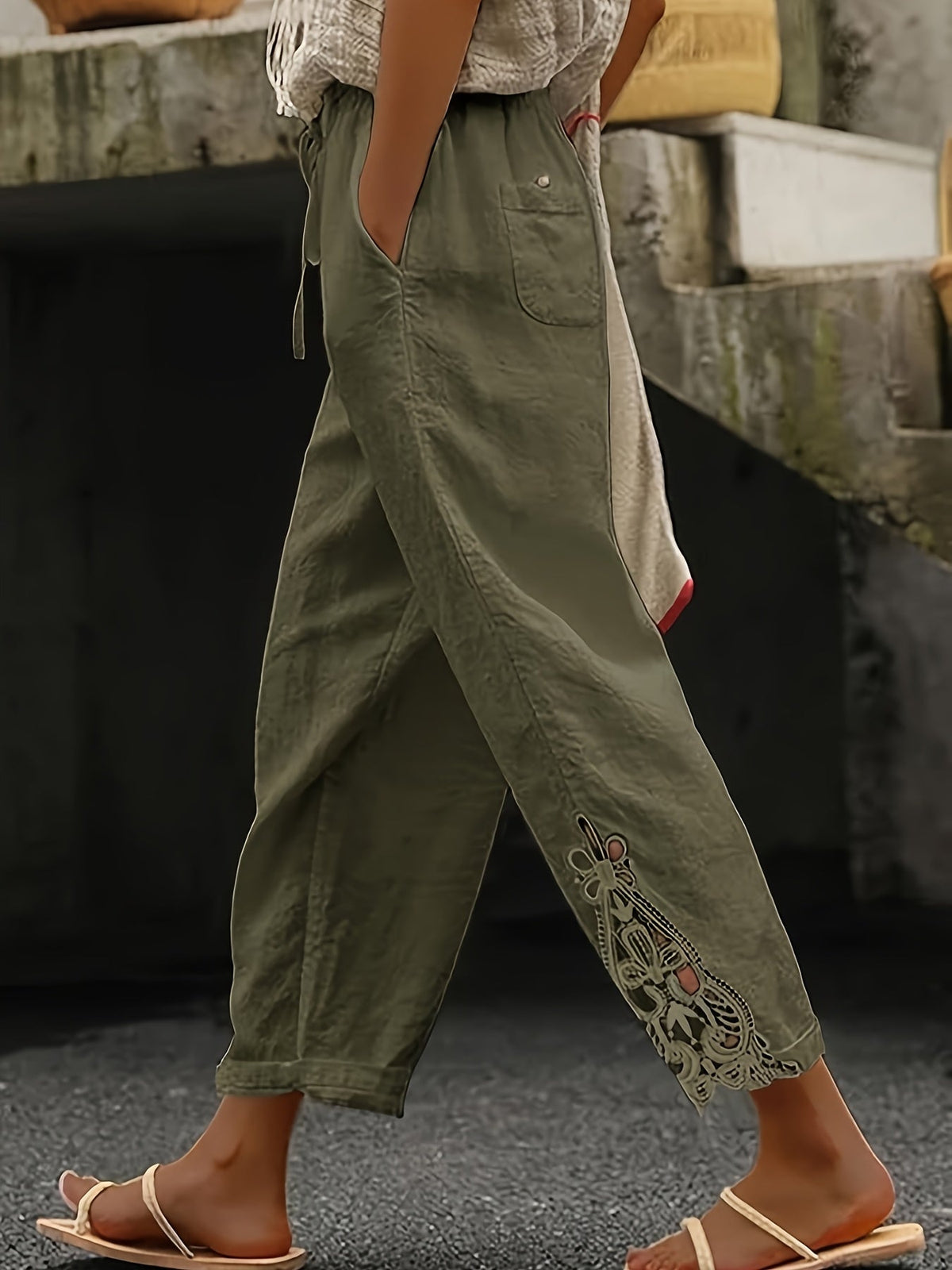 Pantalon casual droit pour femme, détails en dentelle et cordon ajustable