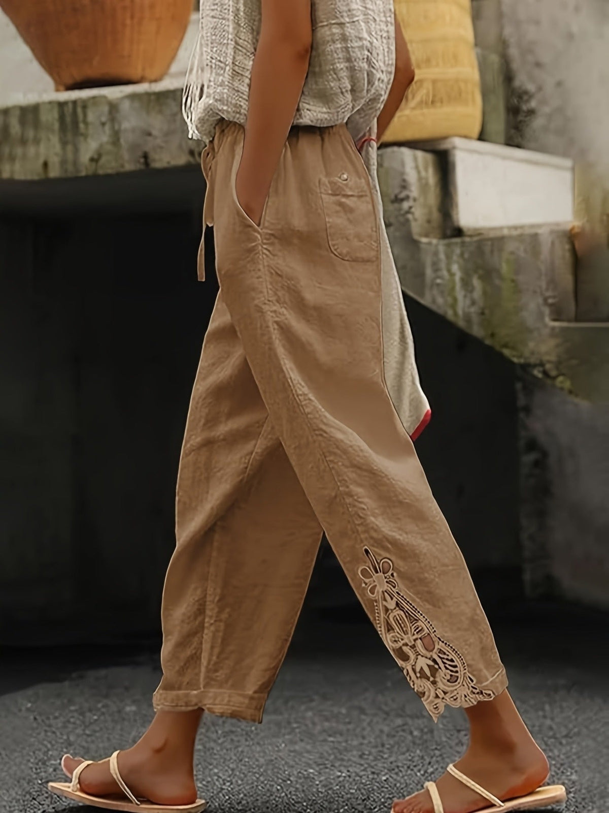 Pantalon casual droit pour femme, détails en dentelle et cordon ajustable
